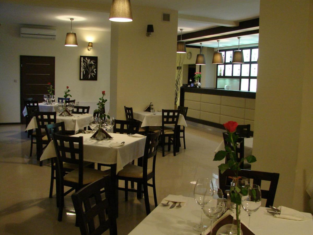 فندق Restauracja Applause Ludwin المظهر الخارجي الصورة